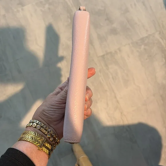 Tory Burch. Long wallet zippy wallet pebbled leather lavender beige interior - Picture 7 of 11